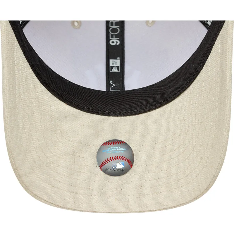 cappellino-curvo-beige-snapback-9forty-m-crown-linen-dei-new-york-yankees-mlb-di-new-era