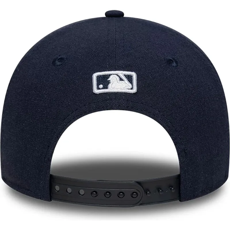 cappellino-visiera-curva-blu-marino-snapback-9forty-m-crown-linen-di-new-york-yankees-mlb-di-new-era