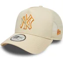 cappellino-trucker-beige-con-logo-beige-a-frame-outline-di-new-york-yankees-mlb-di-new-era