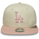 cappello-piatto-beige-snapback-con-logo-rosa-9fifty-original-fit-world-series-patch-dei-los-angeles-dodgers-mlb-di-new-era