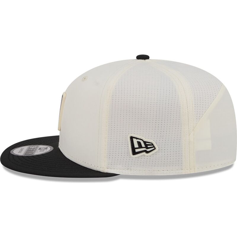 cappello-piatto-beige-e-nero-snapback-9fifty-training-pack-2026-dei-las-vegas-raiders-nfl-di-new-era