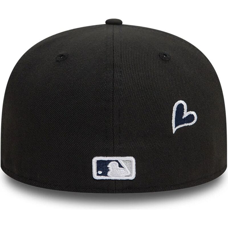 cappello-piatto-nero-aderente-59fifty-heart-icon-dei-new-york-yankees-mlb-di-new-era
