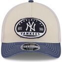 cappellino-trucker-beige-e-blu-marino-9forty-m-crown-a-frame-fray-dei-new-york-yankees-mlb-di-new-era