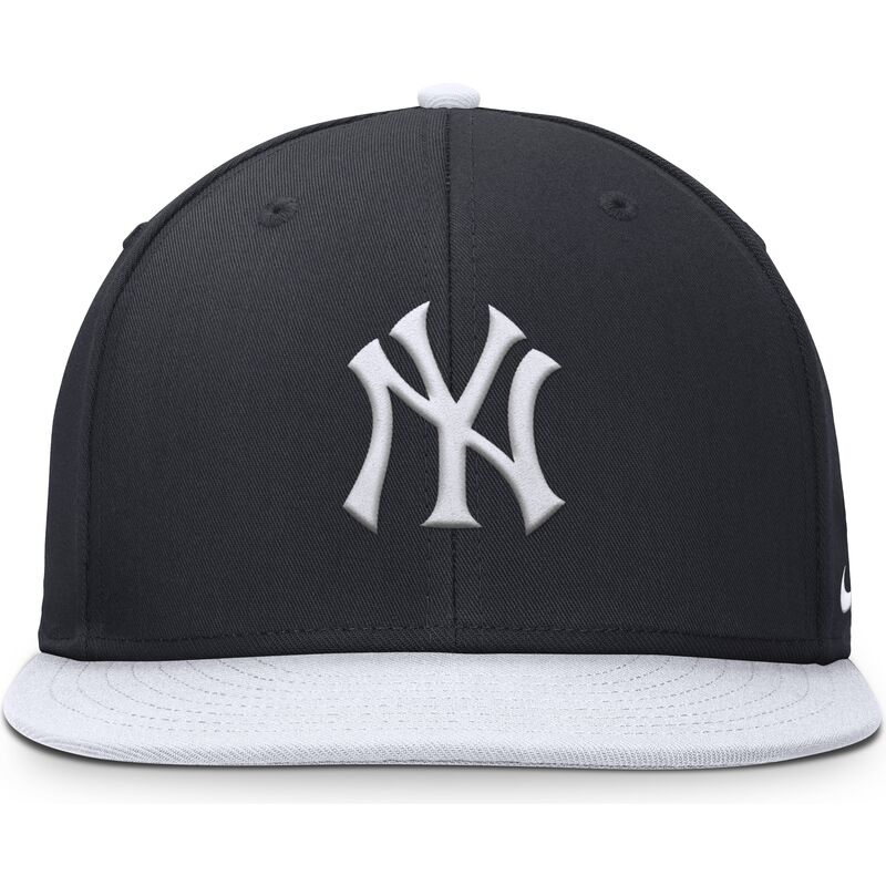 cappellino-piatto-blu-marino-e-bianco-snapback-per-bambino-dri-fit-pro-structured-square-bill-dei-new-york-yankees-mlb-di-nike
