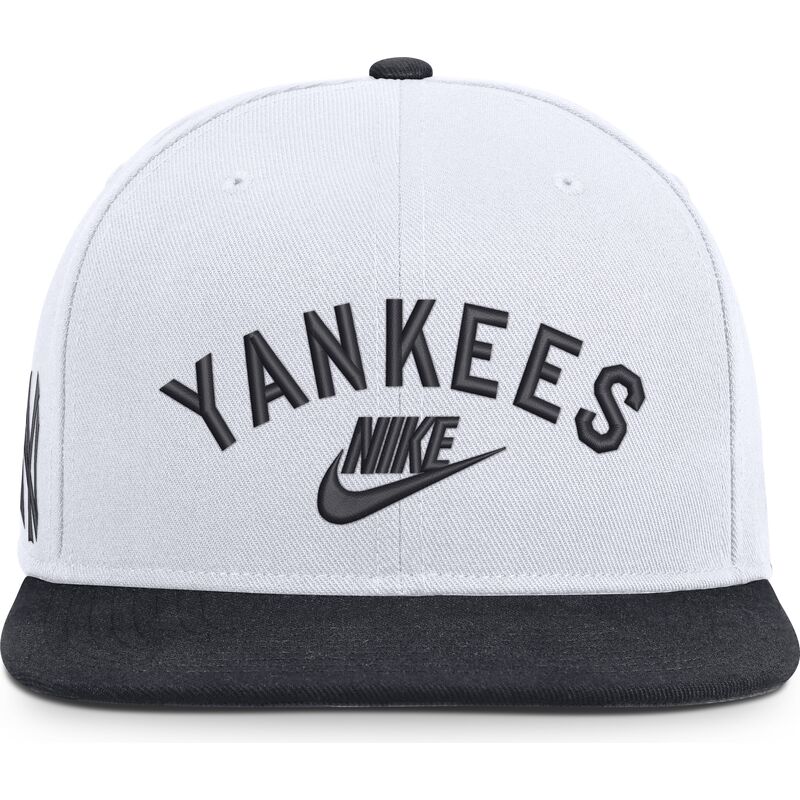 cappello-piatto-bianco-e-blu-marino-snapback-cooperstown-dri-fit-pro-structured-square-bill-di-new-york-yankees-mlb-di-nike