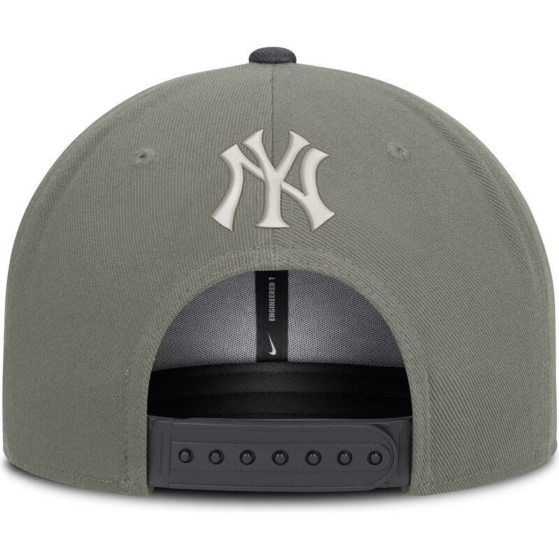 cappello-piatto-verde-snapback-dri-fit-pro-structured-square-bill-dei-new-york-yankees-mlb-di-nike
