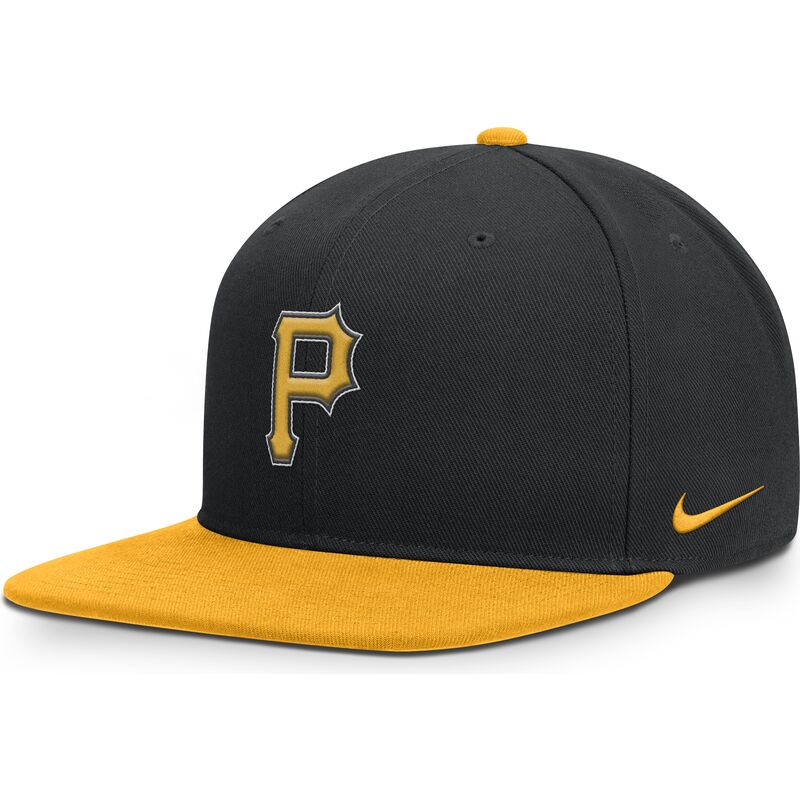 cappello-piatto-nero-e-giallo-snapback-dri-fit-pro-structured-square-bill-dei-pittsburgh-pirates-mlb-di-nike cappello-piatto-nero-e-giallo-snapback-dri-fit-pro-structured-square-bill-dei-pittsburgh-pirates-mlb-di-nike