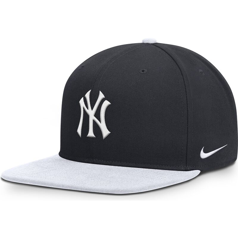 cappello-piatto-blu-marino-e-bianco-snapback-dri-fit-pro-structured-square-bill-dei-new-york-yankees-mlb-di-nike cappello-piatto-blu-marino-e-bianco-snapback-dri-fit-pro-structured-square-bill-dei-new-york-yankees-mlb-di-nike