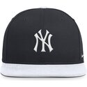 gorra-plana-azul-marino-y-blanca-snapback-dri-fit-pro-structured-square-bill-de-new-york-yankees-mlb-de-nike