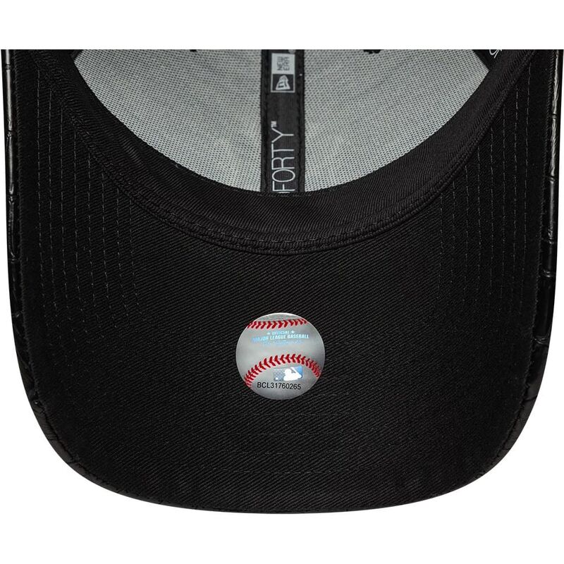 cappello-curvo-nero-cinghia-regolabile-9forty-pu-pattern-dei-new-york-yankees-mlb-di-new-era cappello-curvo-nero-cinghia-regolabile-9forty-pu-pattern-dei-new-york-yankees-mlb-di-new-era