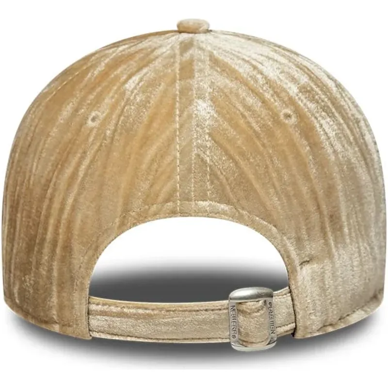 cappello-curvo-beige-cinghia-regolabile-9twenty-velour-dei-new-york-yankees-mlb-di-new-era