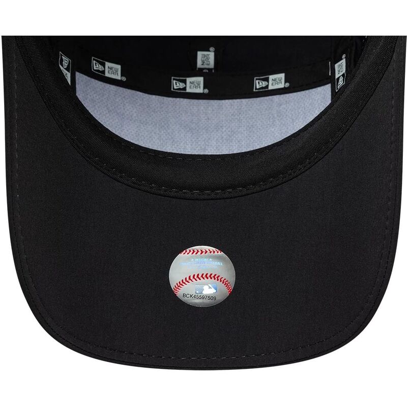 cappello-curvo-nero-snapback-runner-tech-midi-dei-new-york-yankees-mlb-di-new-era