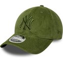 cappello-curvo-verde-cinghia-regolabile-9forty-m-crown-cord-dei-new-york-yankees-mlb-di-new-era