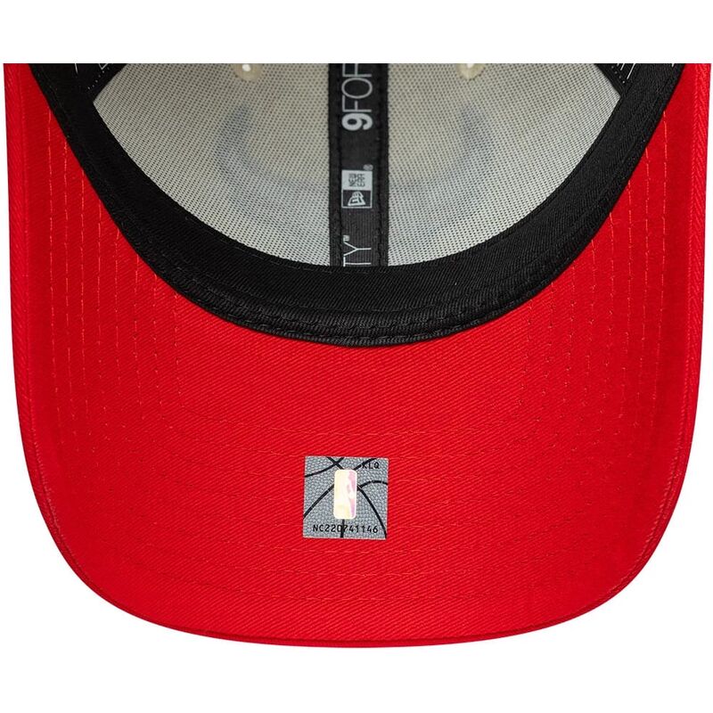 cappello-curvo-beige-cinghia-regolabile-9forty-colour-block-dei-chicago-bulls-nba-di-new-era