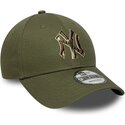 cappello-curvo-verde-cinghia-regolabile-9forty-outline-camo-dei-new-york-yankees-mlb-di-new-era