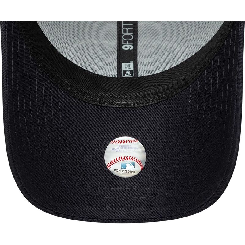 cappello-curvo-blu-marino-cinghia-regolabile-9forty-patch-dei-new-york-yankees-mlb-di-new-era cappello-curvo-blu-marino-cinghia-regolabile-9forty-patch-dei-new-york-yankees-mlb-di-new-era