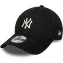 cappello-curvo-nero-cinghia-regolabile-9forty-stitched-dei-new-york-yankees-mlb-di-new-era