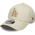 cappello-curvo-beige-cinghia-regolabile-9forty-faux-pony-infill-dei-los-angeles-dodgers-mlb-di-new-era