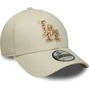 cappello-curvo-beige-cinghia-regolabile-9forty-faux-pony-infill-dei-los-angeles-dodgers-mlb-di-new-era