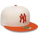 cappello-piatto-beige-aderente-59fifty-league-essential-dei-new-york-yankees-mlb-di-new-era