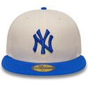 cappello-piatto-beige-aderente-59fifty-league-essential-dei-new-york-yankees-mlb-di-new-era