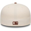 cappello-piatto-marrone-aderente-59fifty-league-essential-dei-new-york-yankees-mlb-di-new-era