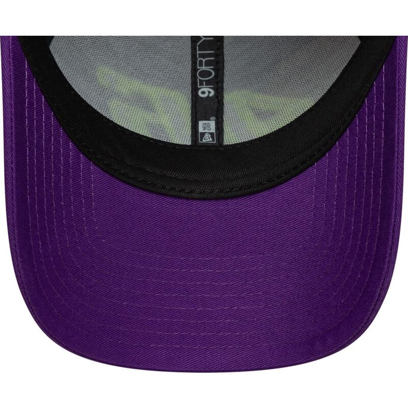 cappello-curvo-viola-cinghia-regolabile-9forty-wordmark-dei-valentino-rossi-vr46-motogp-di-new-era cappello-curvo-viola-cinghia-regolabile-9forty-wordmark-dei-valentino-rossi-vr46-motogp-di-new-era