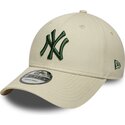 cappello-curvo-beige-cinghia-regolabile-9forty-league-essential-dei-new-york-yankees-mlb-di-new-era