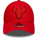 cappello-curvo-rosso-cinghia-regolabile-9forty-outline-dei-chicago-bulls-nba-di-new-era