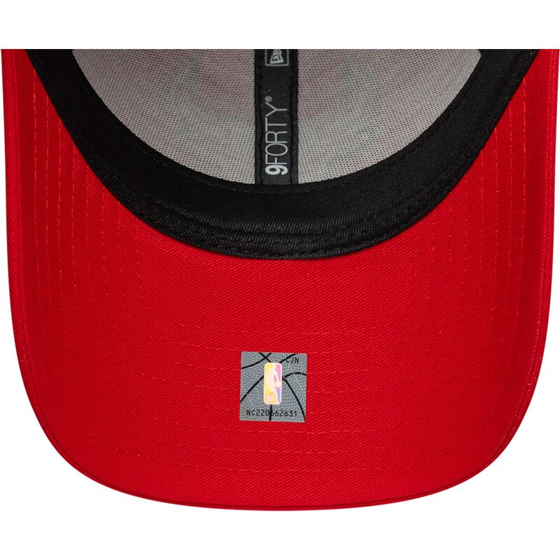 cappello-curvo-rosso-cinghia-regolabile-9forty-outline-dei-chicago-bulls-nba-di-new-era