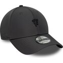 cappello-curvo-grigio-cinghia-regolabile-9forty-metal-dei-manchester-united-football-club-premier-league-di-new-era