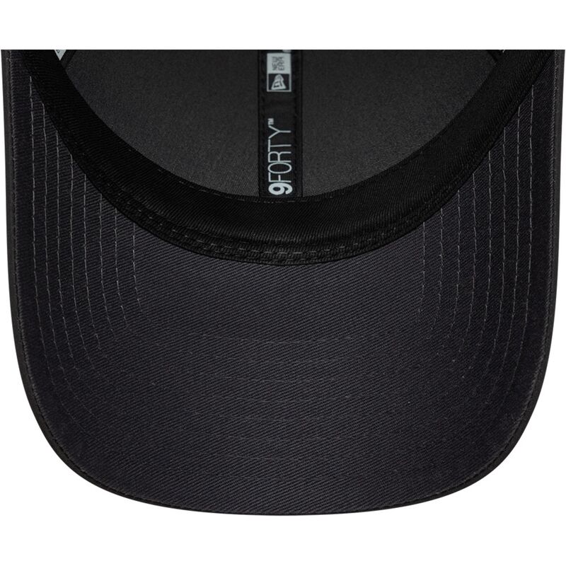 cappello-curvo-grigio-cinghia-regolabile-9forty-metal-dei-manchester-united-football-club-premier-league-di-new-era cappello-curvo-grigio-cinghia-regolabile-9forty-metal-dei-manchester-united-football-club-premier-league-di-new-era