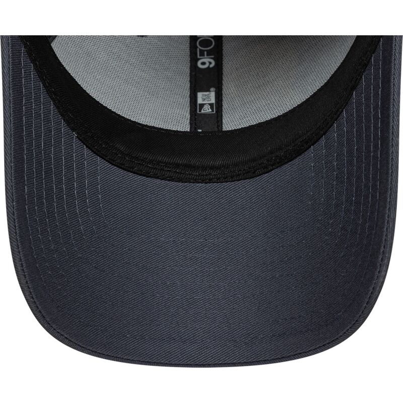 cappello-curvo-grigio-cinghia-regolabile-9forty-vespa-piaggio-di-new-era cappello-curvo-grigio-cinghia-regolabile-9forty-vespa-piaggio-di-new-era