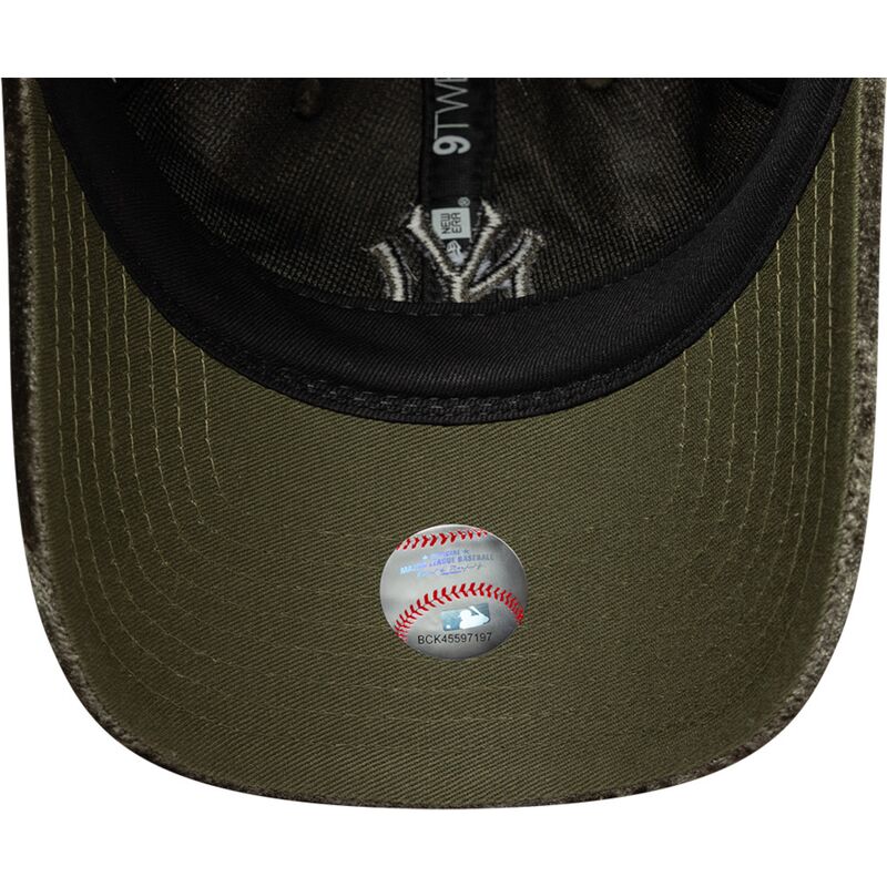 cappello-curvo-verde-cinghia-regolabile-9twenty-velour-dei-new-york-yankees-mlb-di-new-era cappello-curvo-verde-cinghia-regolabile-9twenty-velour-dei-new-york-yankees-mlb-di-new-era