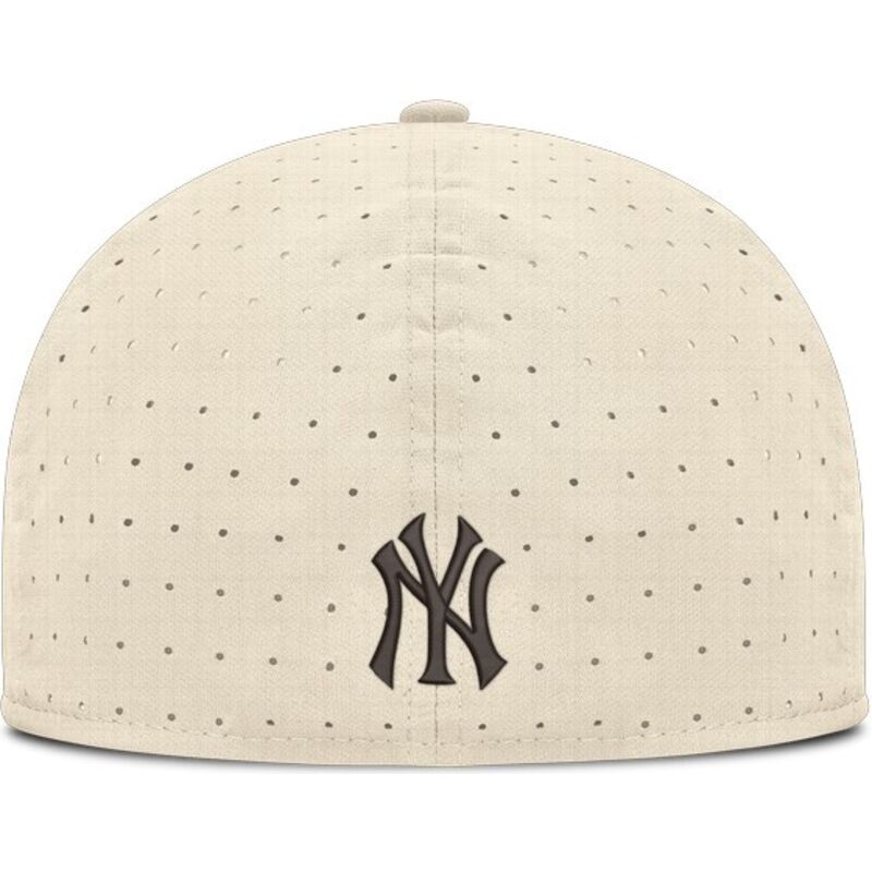 cappello-piatto-beige-aderente-dri-fit-true-structured-aero-bill-dei-new-york-yankees-mlb-di-nike cappello-piatto-beige-aderente-dri-fit-true-structured-aero-bill-dei-new-york-yankees-mlb-di-nike