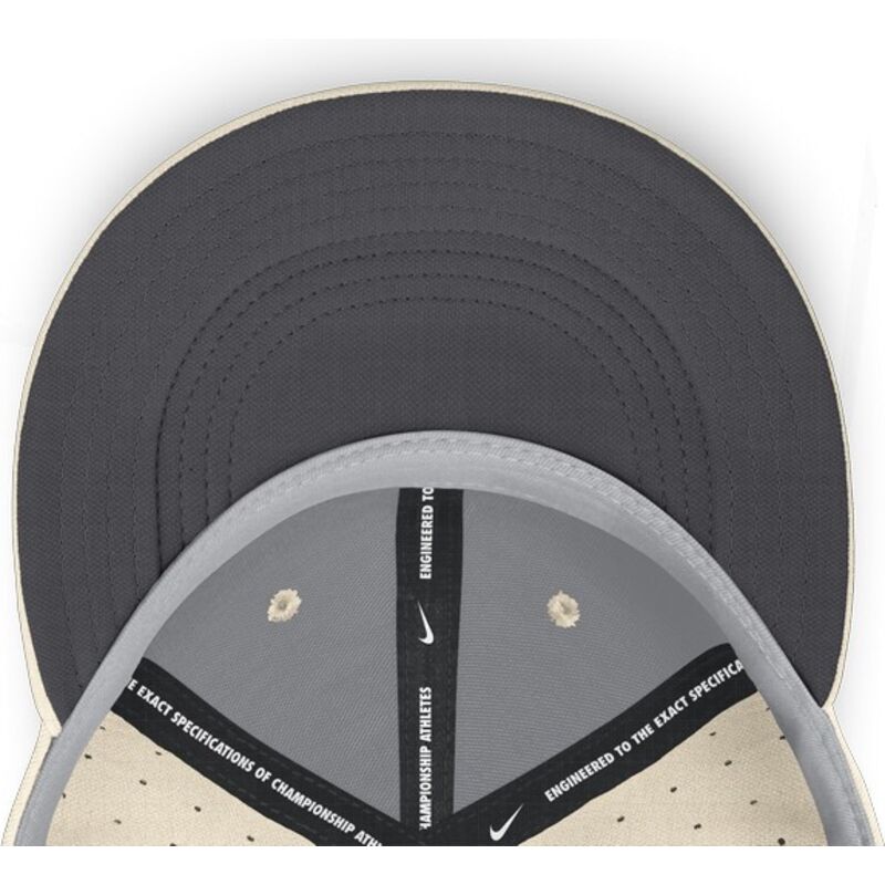 cappello-piatto-beige-aderente-dri-fit-true-structured-aero-bill-dei-new-york-yankees-mlb-di-nike cappello-piatto-beige-aderente-dri-fit-true-structured-aero-bill-dei-new-york-yankees-mlb-di-nike