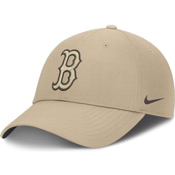 Cappello curvo beige cinghia regolabile Club Structured Uv Poly Ripstop dei Boston Red Sox MLB di Nike