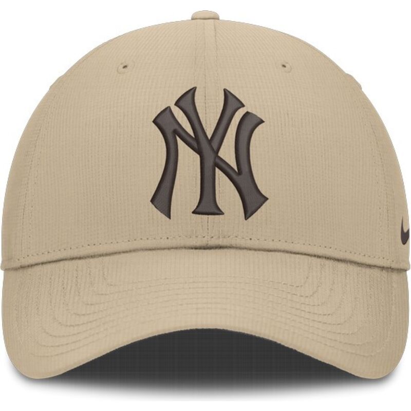 cappello-curvo-beige-cinghia-regolabile-club-structured-uv-poly-ripstop-dei-new-york-yankees-mlb-di-nike cappello-curvo-beige-cinghia-regolabile-club-structured-uv-poly-ripstop-dei-new-york-yankees-mlb-di-nike
