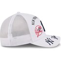 cappello-curvo-bianco-snapback-9forty-m-crown-a-frame-all-over-dei-new-york-yankees-mlb-di-new-era