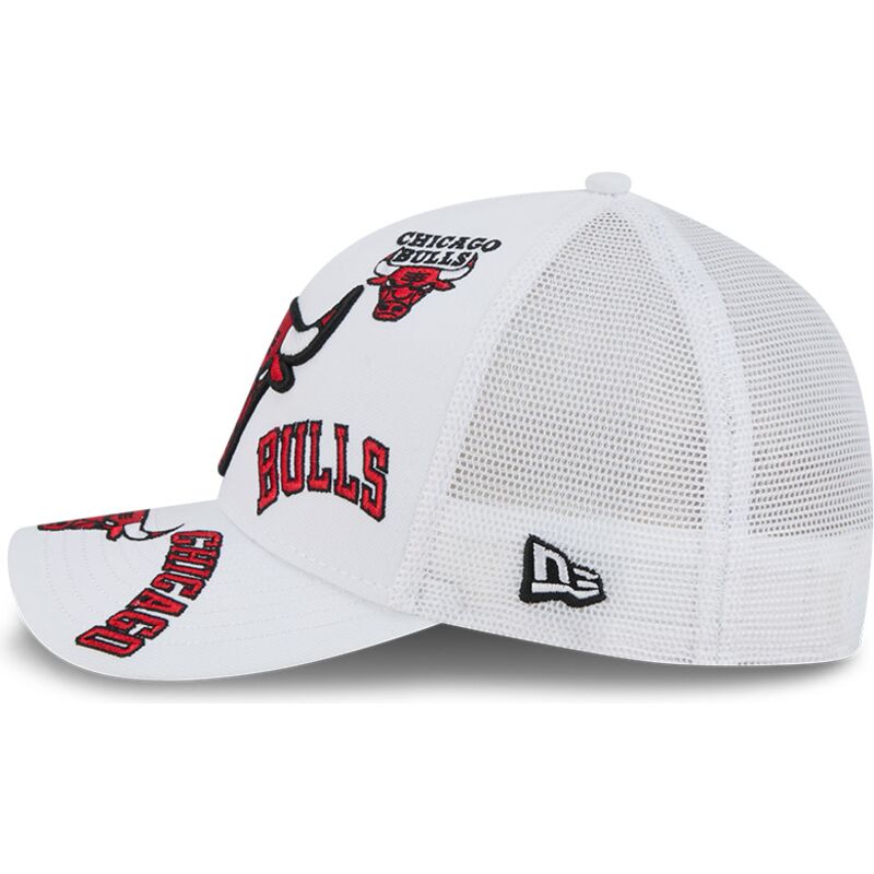 cappello-curvo-bianco-snapback-9forty-m-crown-a-frame-all-over-dei-chicago-bulls-nba-di-new-era