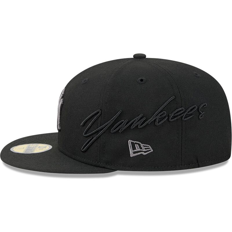 cappello-piatto-nero-aderente-59fifty-side-script-dei-new-york-yankees-mlb-di-new-era cappello-piatto-nero-aderente-59fifty-side-script-dei-new-york-yankees-mlb-di-new-era