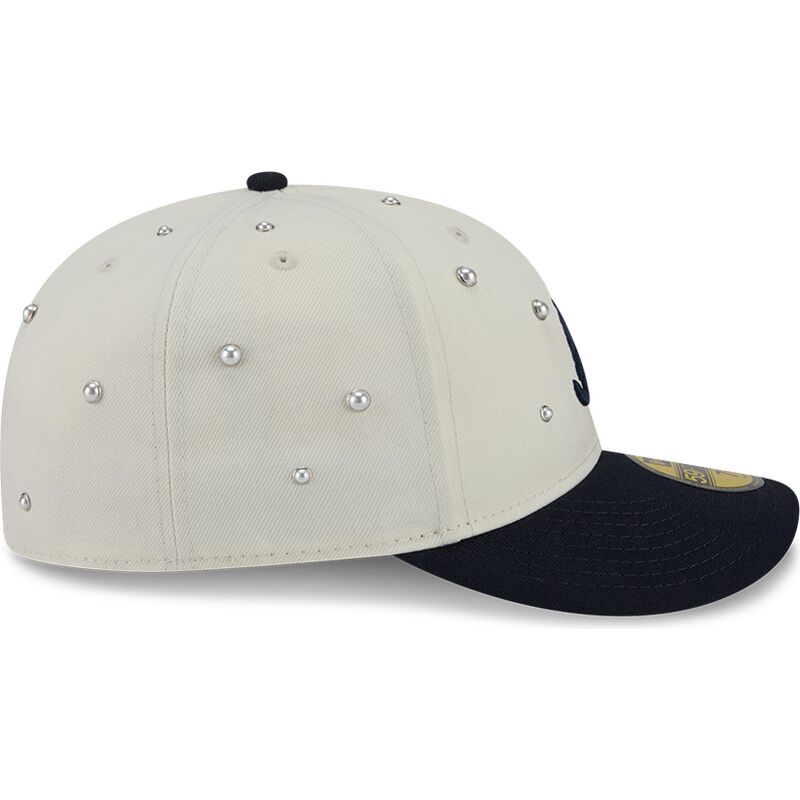 cappello-curvo-beige-aderente-59fifty-beads-na-lifestyle-f1-dei-atlanta-braves-mlb-di-new-era cappello-curvo-beige-aderente-59fifty-beads-na-lifestyle-f1-dei-atlanta-braves-mlb-di-new-era