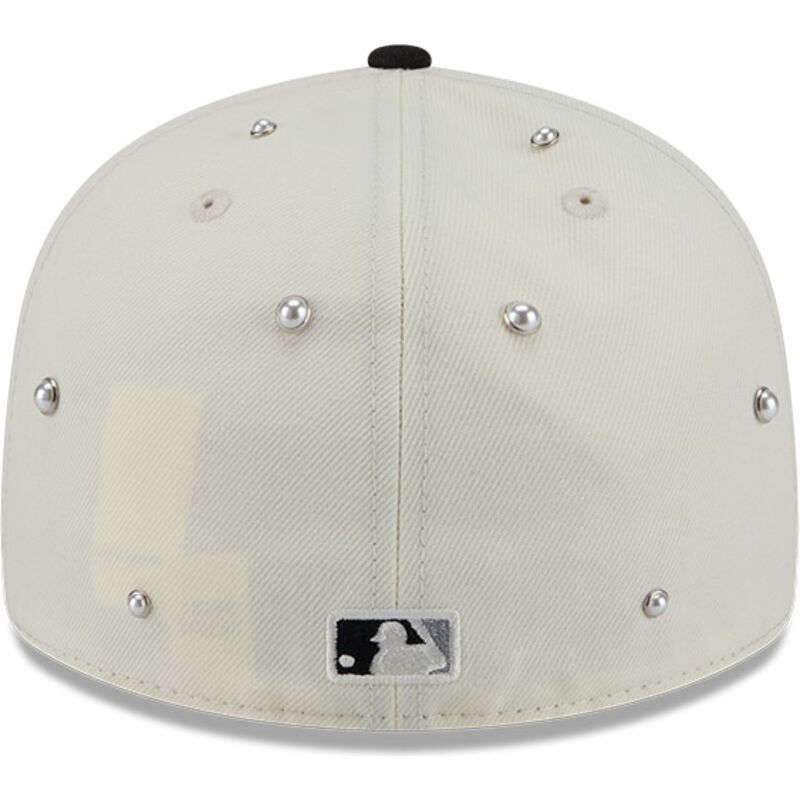 cappello-curvo-beige-aderente-59fifty-beads-na-lifestyle-f1-dei-chicago-white-sox-mlb-di-new-era