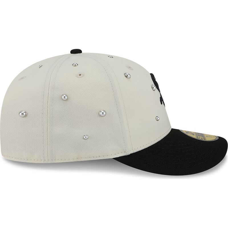 cappello-curvo-beige-aderente-59fifty-beads-na-lifestyle-f1-dei-chicago-white-sox-mlb-di-new-era