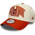 cappello-curvo-beige-snapback-e-frame-wordmark-suede-dei-new-york-yankees-mlb-di-new-era