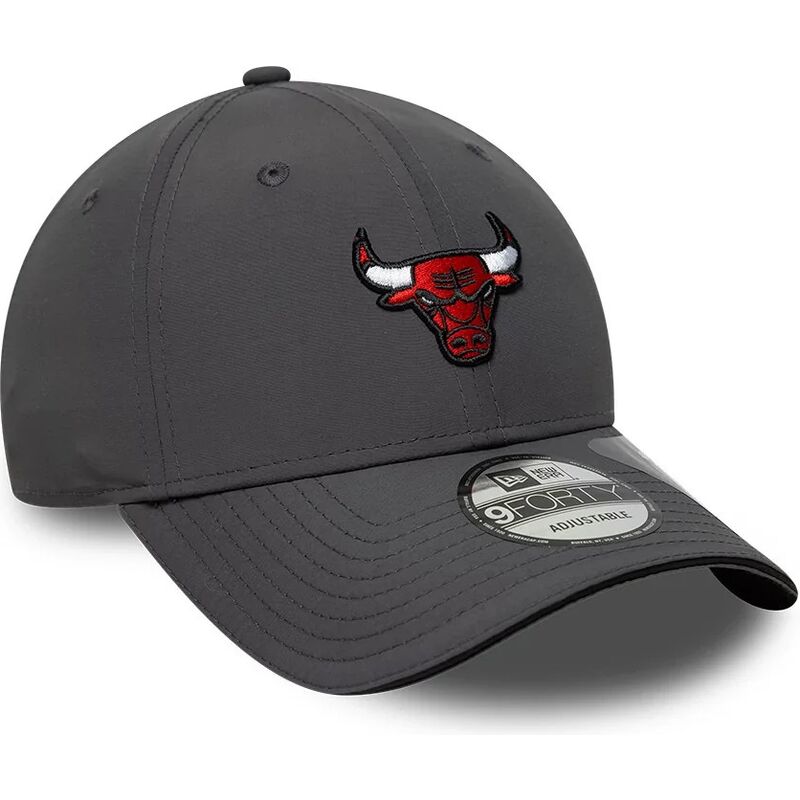 cappello-curvo-grigio-cinghia-regolabile-9forty-recycled-dei-chicago-bulls-nba-di-new-era
