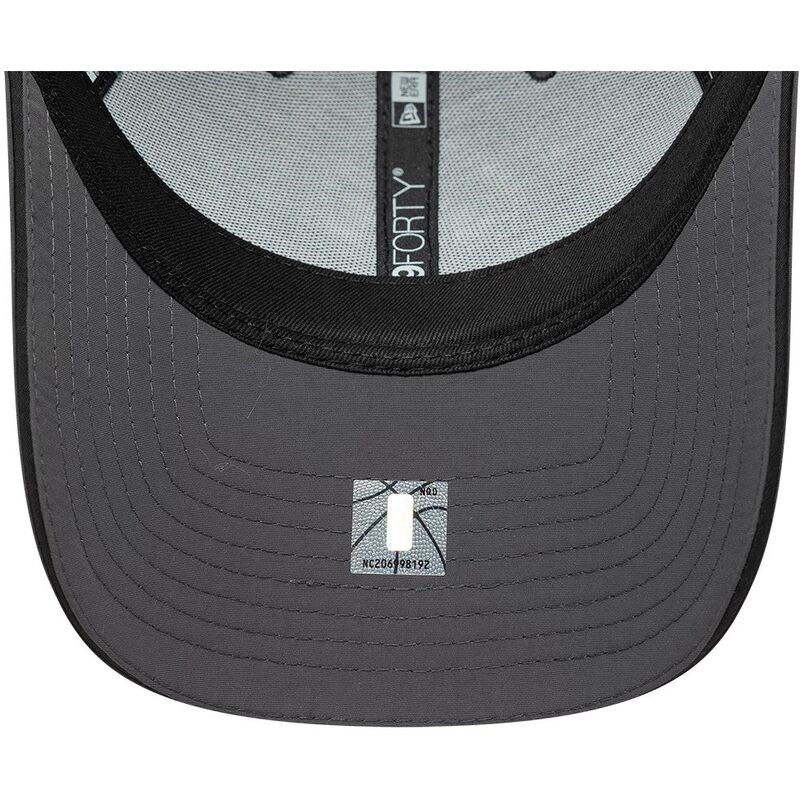 cappello-curvo-grigio-cinghia-regolabile-9forty-recycled-dei-chicago-bulls-nba-di-new-era