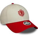 cappello-curvo-beige-cinghia-regolabile-9forty-contrast-dei-manchester-united-football-club-premier-league-di-new-era