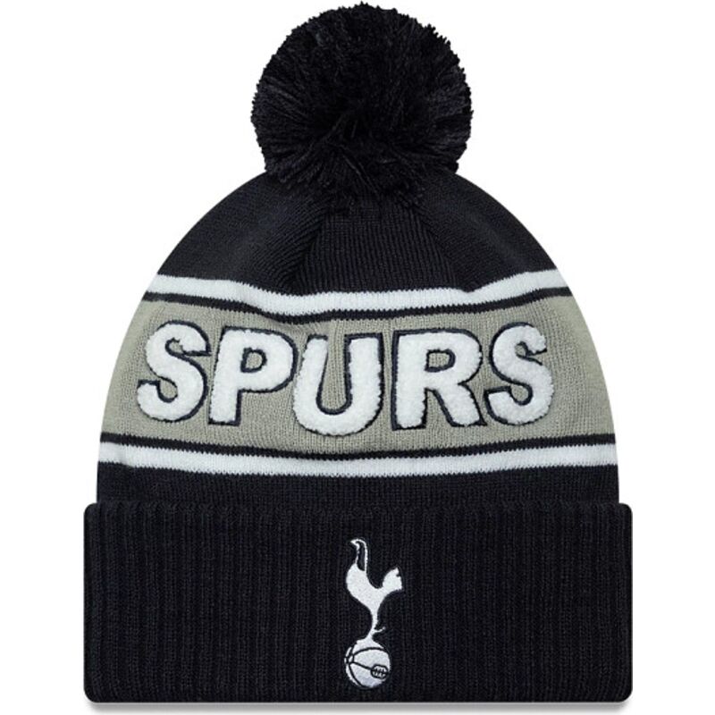 cappello-pompon-blu-marino-sports-knit-dei-tottenham-hotspur-football-club-premier-league-di-new-era cappello-pompon-blu-marino-sports-knit-dei-tottenham-hotspur-football-club-premier-league-di-new-era