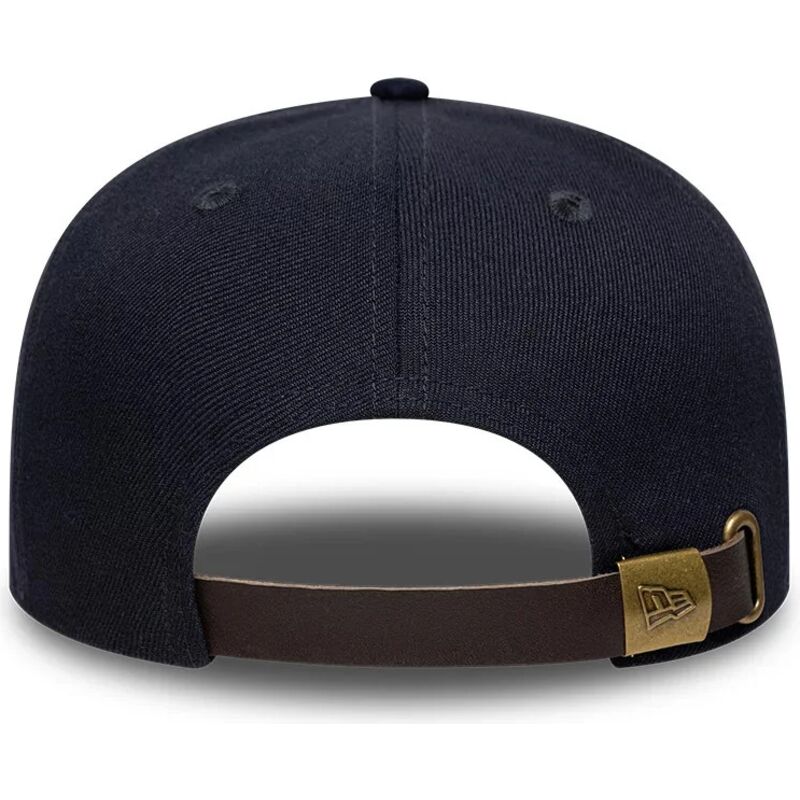 cappello-curvo-blu-marino-cinghia-regolabile-9fifty-retro-crown-suede-di-new-era cappello-curvo-blu-marino-cinghia-regolabile-9fifty-retro-crown-suede-di-new-era